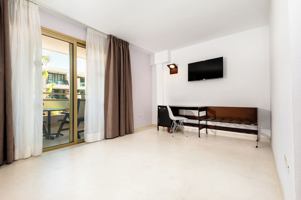Double Room, Balcony (with Lounge 2 Adults) photo 2