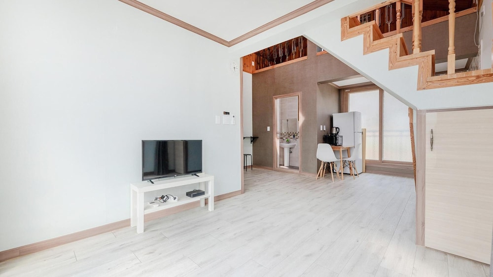 Basic Room, 1 Bedroom (A202) - Photo 6