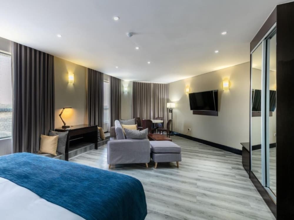 Deluxe Suite - Photo 3