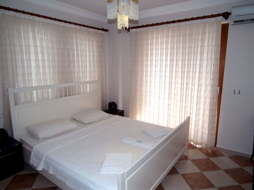 Villa photo 3