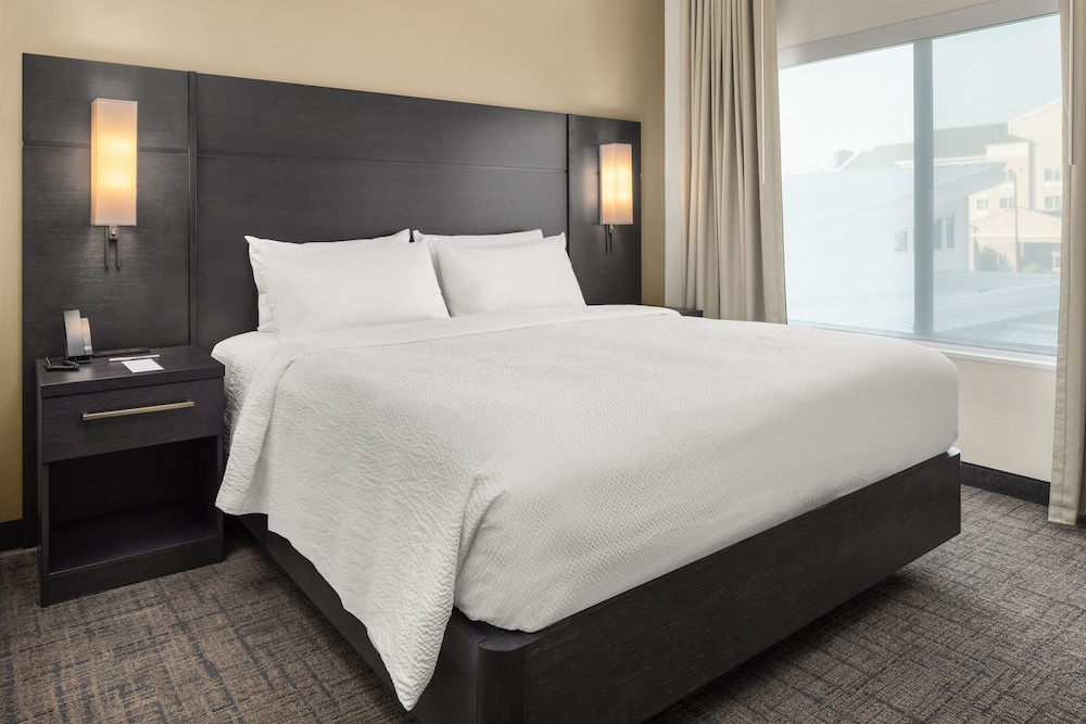 Suite, 1 Bedroom - Photo 2
