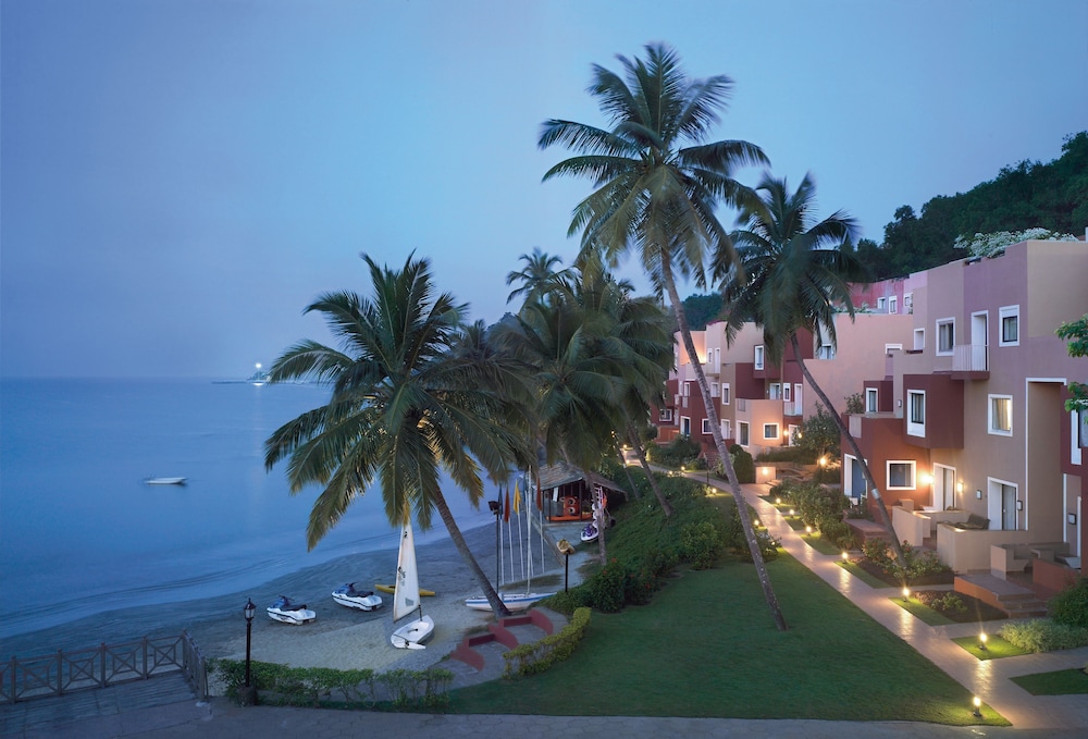 Premium Room, 1 King Bed, Sea View - Photo 2