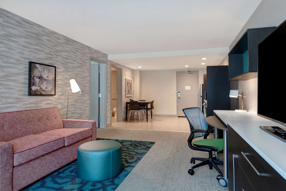 Suite, 1 King Bed, Accessible (Roll-In Shower) - Photo 2