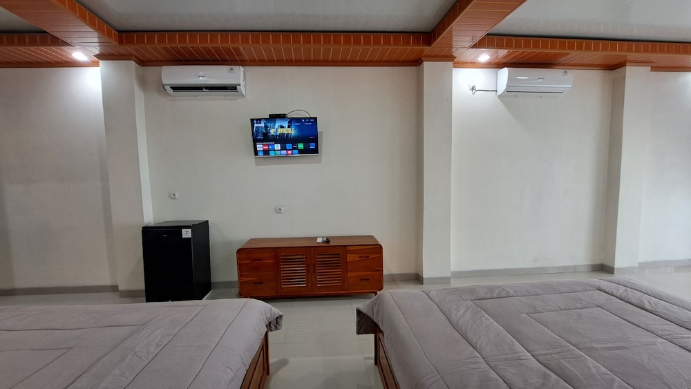 Family Room - Photo 3