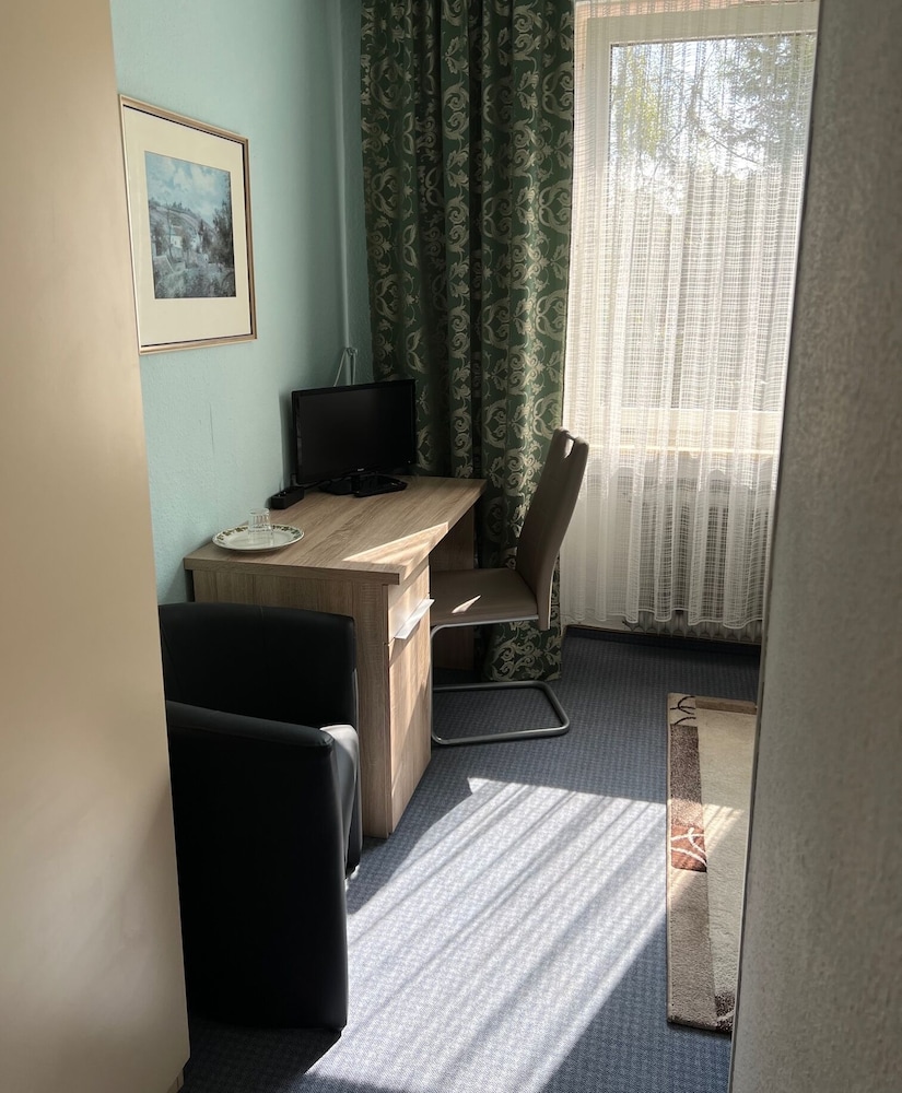 Basic Single Room photo 2