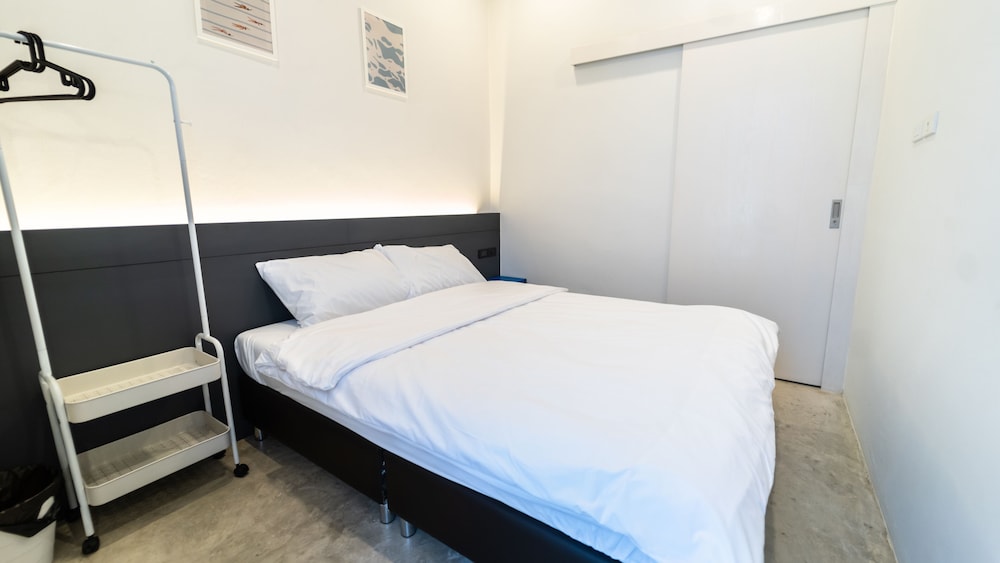 Single Room with Private Bathroom photo 1