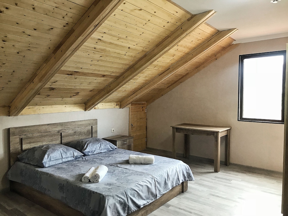 Comfort Loft, 1 Queen Bed, Mountain View, Mountainside