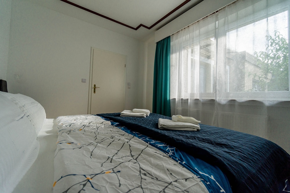 Basic Apartment, 3 Bedrooms photo 1