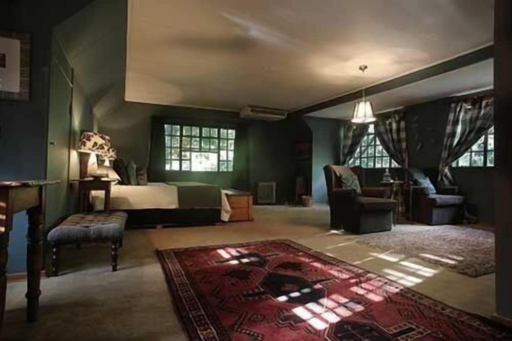 Luxury log cabin 3 river view