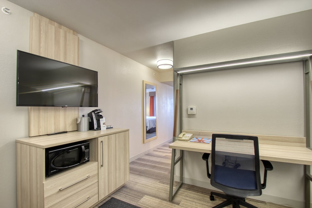 Suite, 1 King Bed (Additional Living Area) - Photo 10