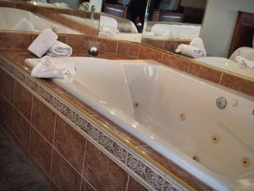 Family Suite, 2 Queen Beds (Whirlpool Bath) photo 2