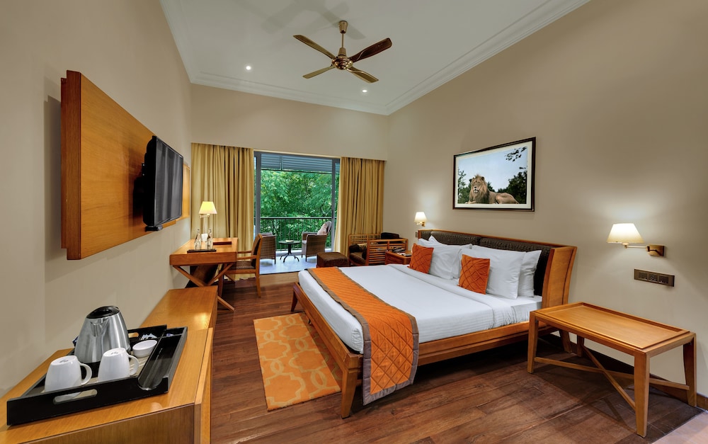 Club Double or Twin Room, 1 Bedroom, Lake View, Garden Area photo 1