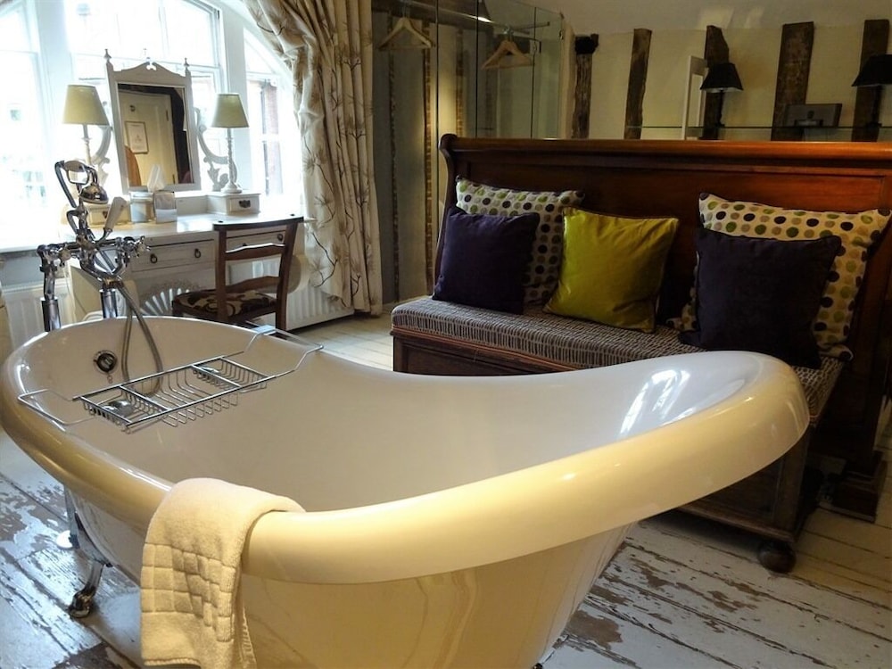 Superior Double Room, Ensuite (KING) - Photo 3