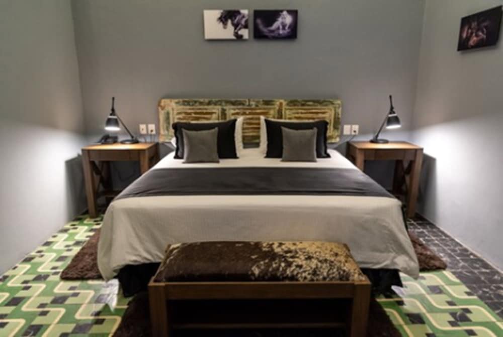 Standard Suite, 1 King Bed photo 2