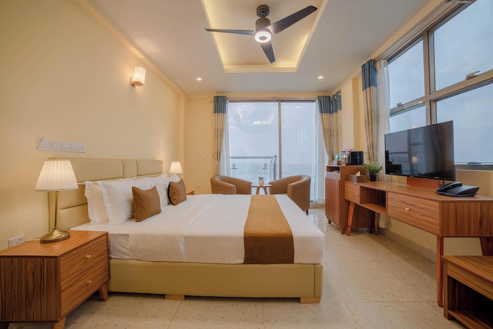 Deluxe Seaview King with Balcony (Free Return Airport Transfer and Breakfast Included) - Photo 1