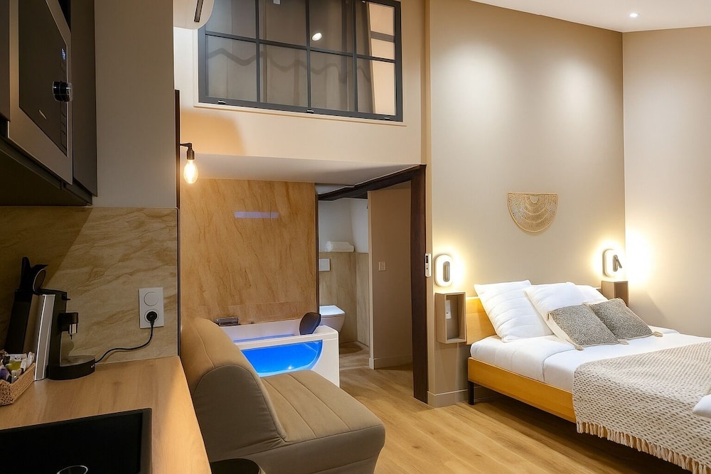 Family apartment with hot tub