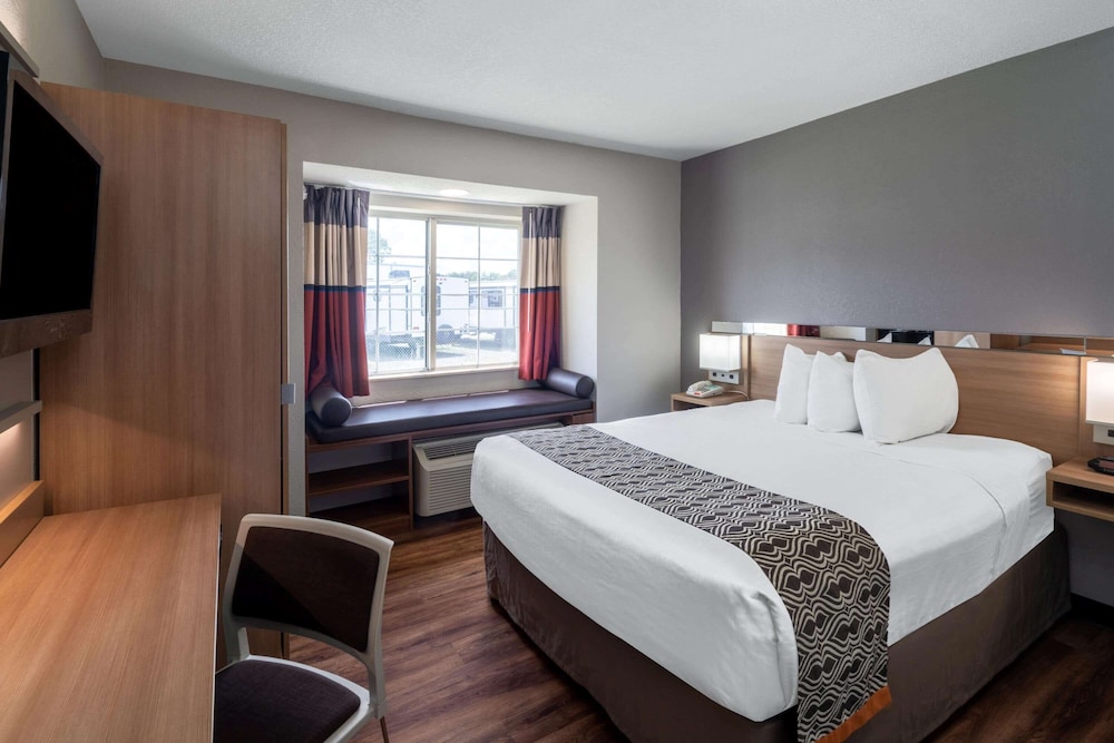 Standard Room, 1 Queen Bed - Photo 3