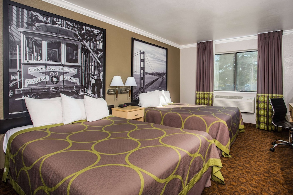 Standard Room, 2 Queen Beds, Non Smoking - Photo 4