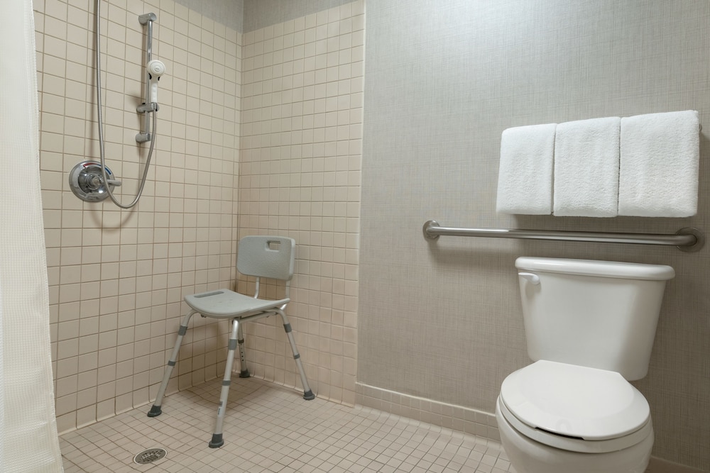 Suite, 2 Bedrooms, Fireplace (Mobility/Hearing Access, Roll-In Shwr) thumbnail 5