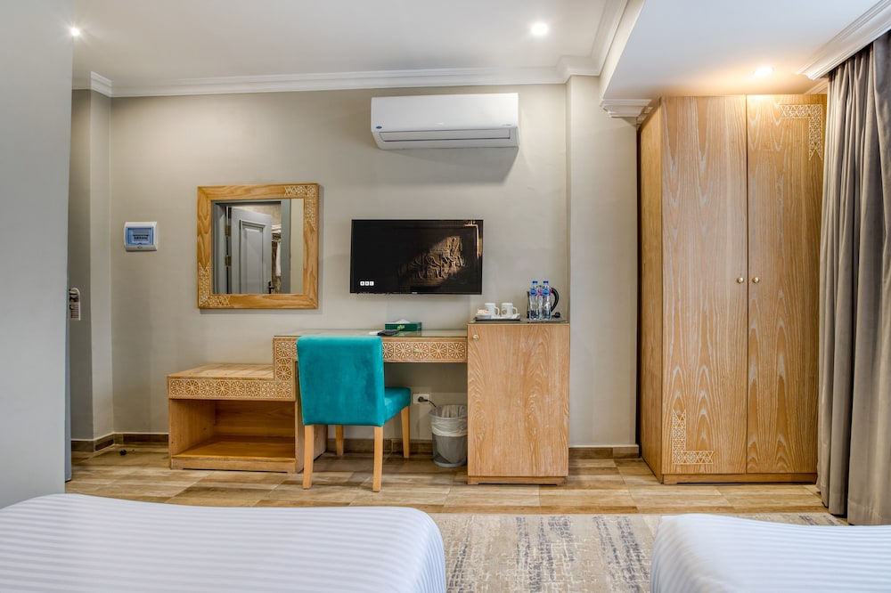 Economy Twin Room, City View - Photo 6