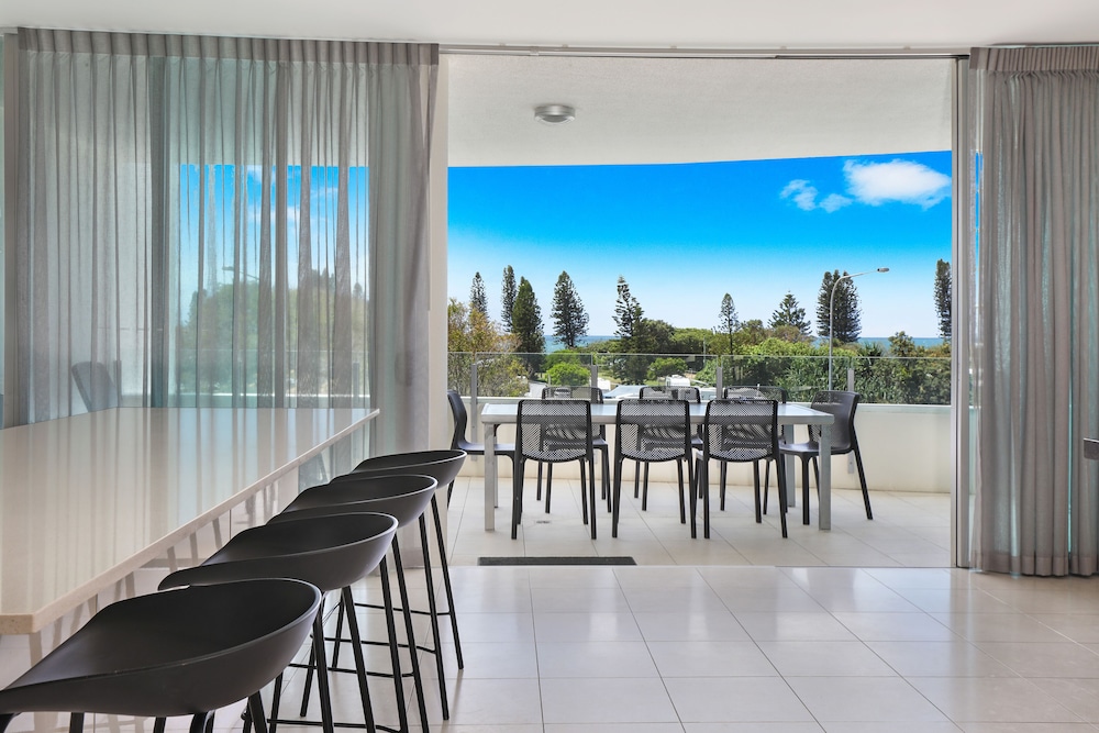 Three Bedroom Deluxe Suite with Sea View photo 2