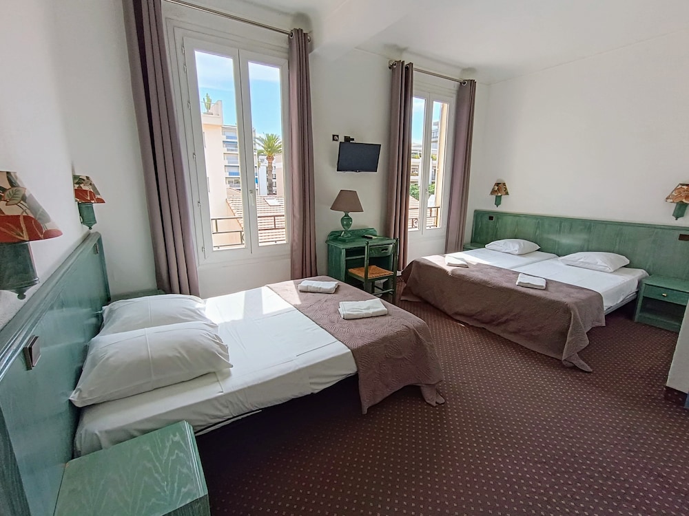 Deluxe Room - Photo 1