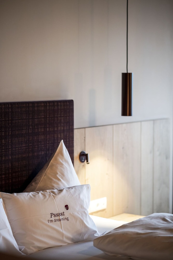 Exclusive Suite, 1 King Bed, Balcony, Slope Side photo 2