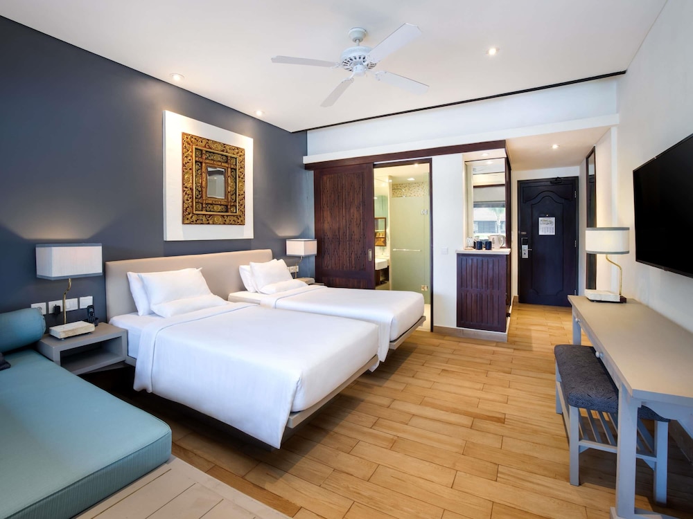 Deluxe Room, 2 Twin Beds, Pool Access - Photo 3
