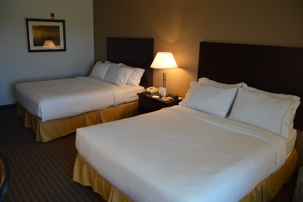Standard Room, 2 Queen Beds, Accessible (Mobility) - Photo 1