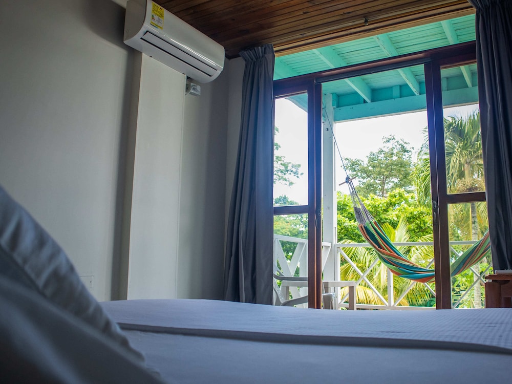 Basic Double Room, Multiple Beds photo 2