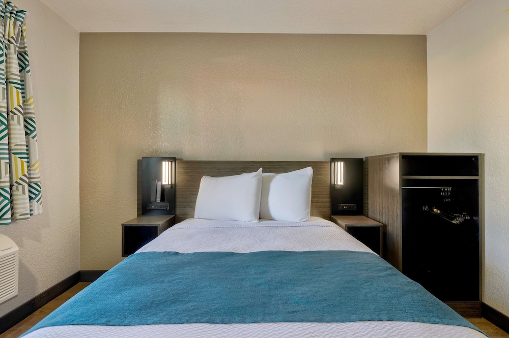 Standard Room, 1 Double Bed, Smoking photo 3