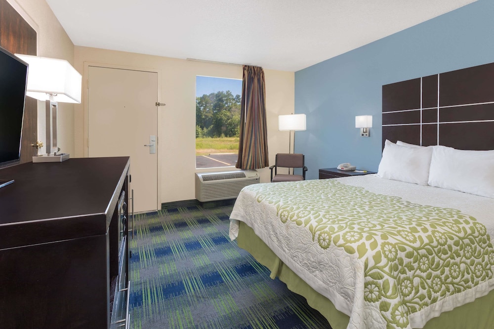Room, 1 Double Bed, Accessible - Photo 1