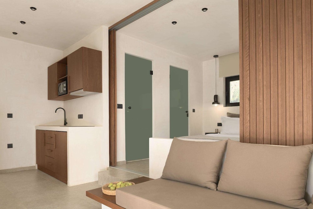 Superior One Bedroom with Sliding Door Sea View - Photo 7