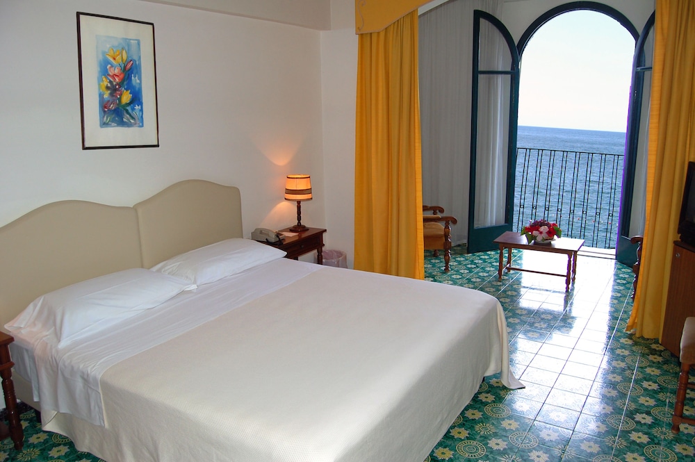 Comfort Double Room Single Use, Sea View photo 2