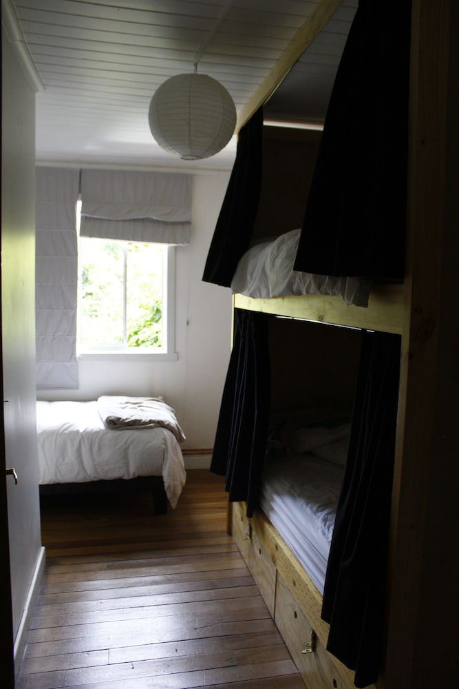 Shared Dormitory, Mixed Dorm (3 Beds, Shared Bathroom) photo 1