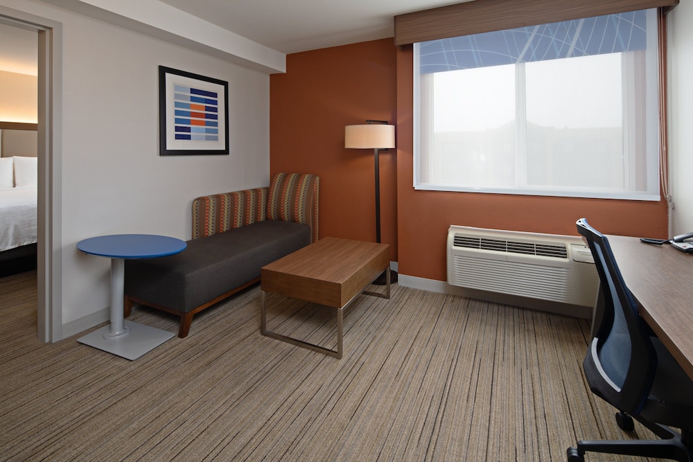Suite, 1 Bedroom - Photo 7