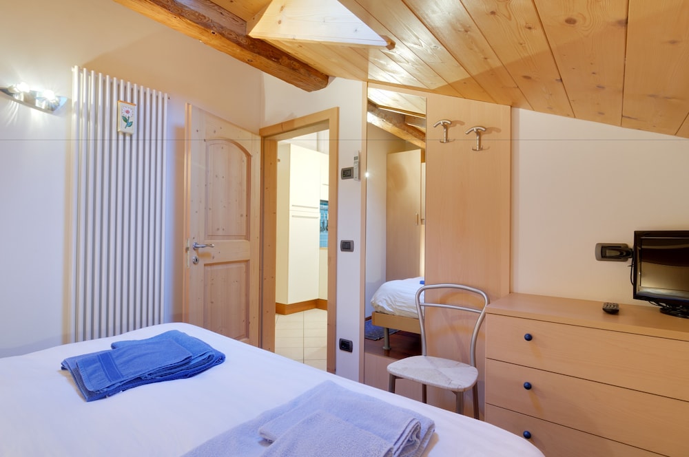 Attic, 1 Bedroom photo 1