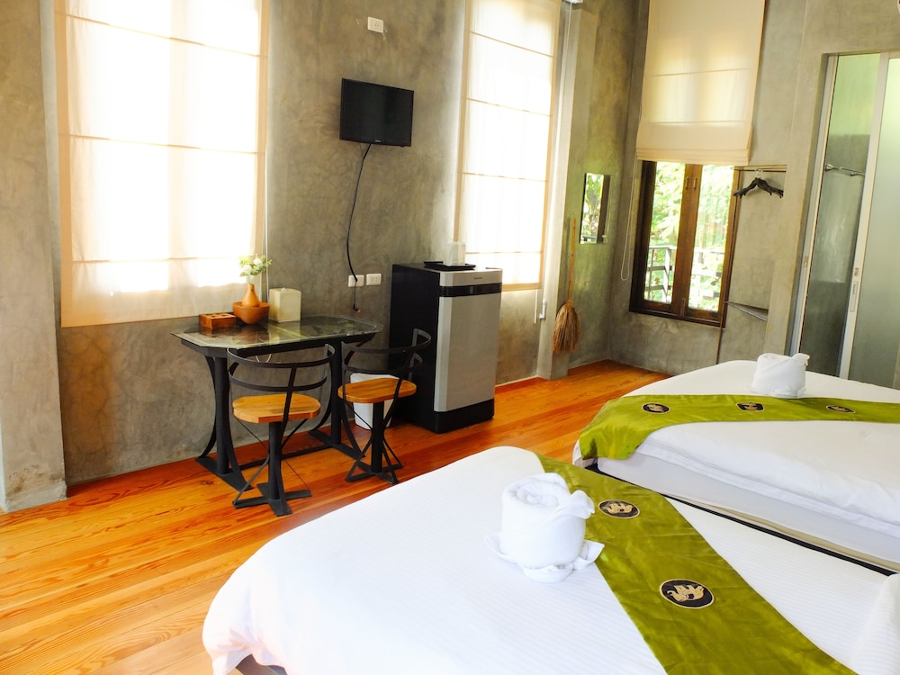 Deluxe Room, Non Smoking, Park View photo 3