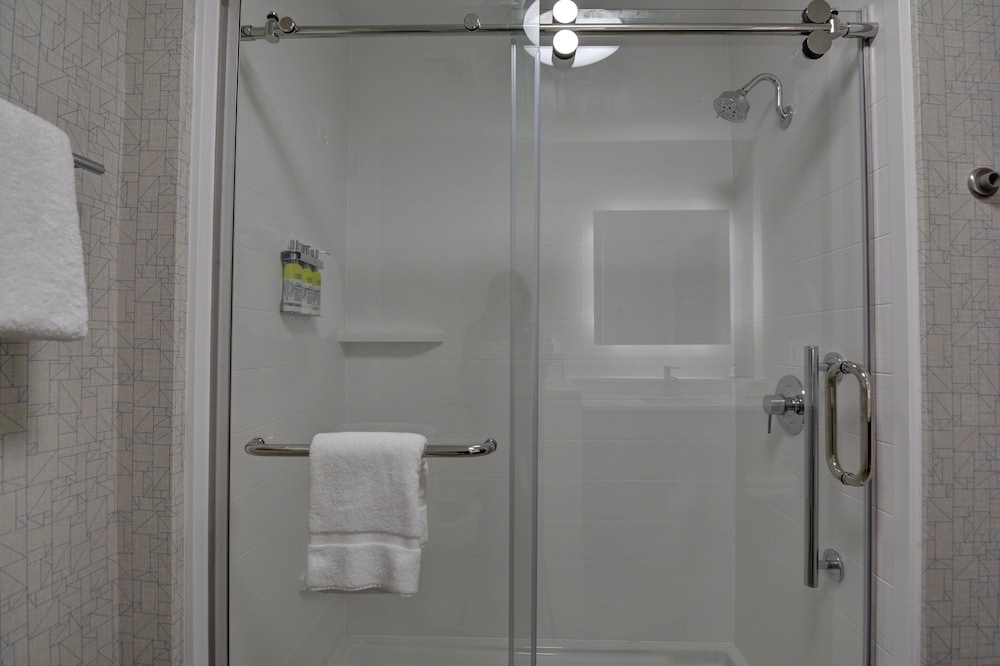 Standard Room, 2 Queen Beds, Accessible (Communications) - Photo 1