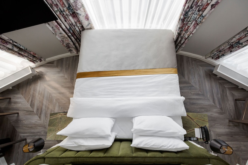 Deluxe Room - Photo 6