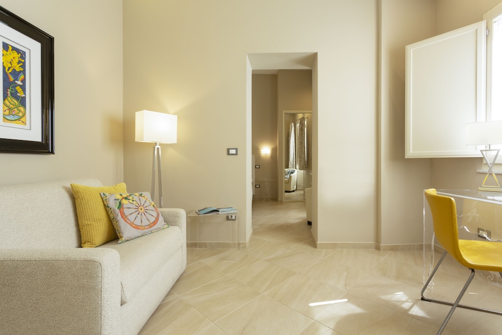 Comfort Suite, 1 Bedroom, Non Smoking, Courtyard View