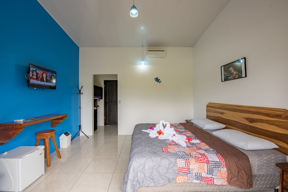 Superior Room (1 King Bed) photo 2