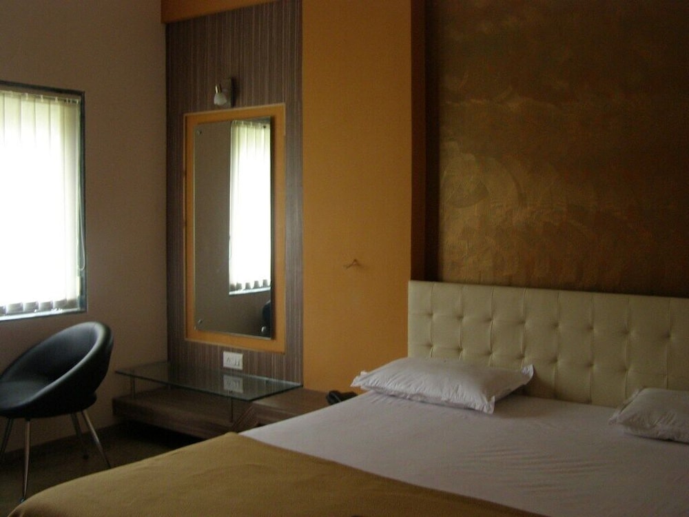 Deluxe Room - Photo 3