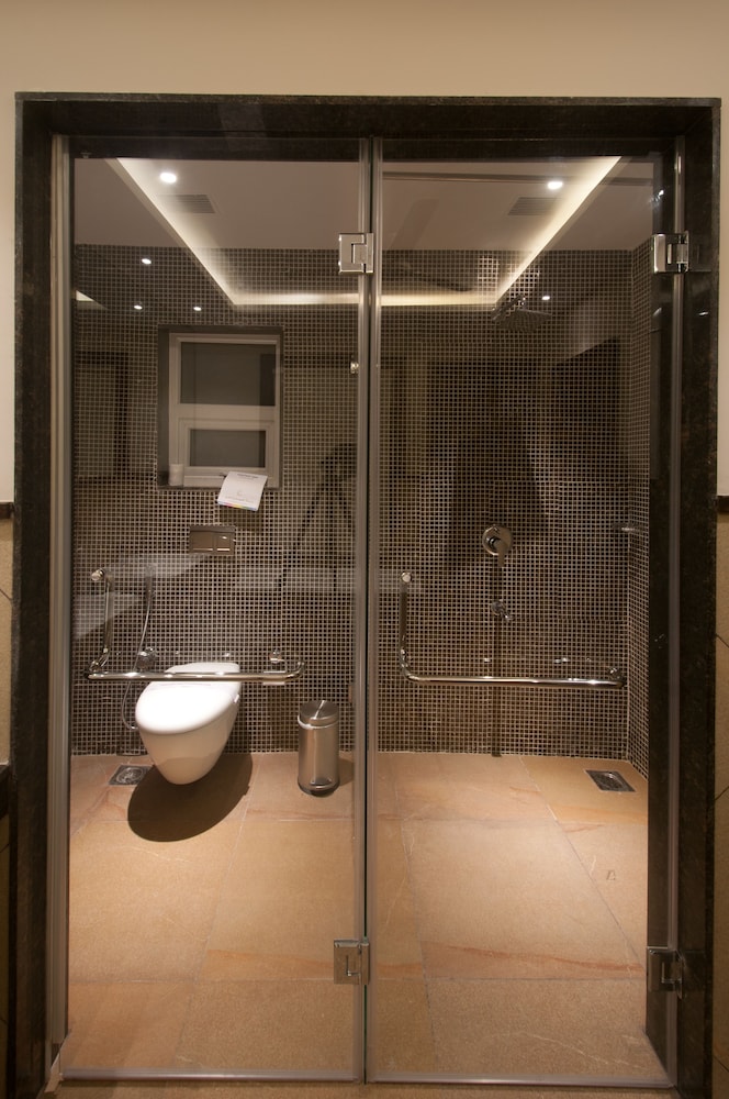 Suite - Photo 9