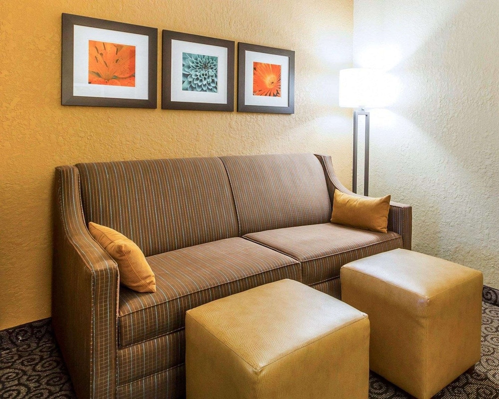 Suite, Multiple Beds, Non Smoking - Photo 3