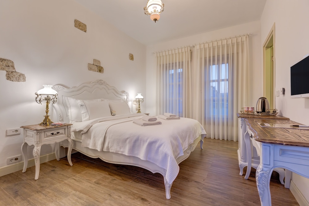 Junior Double Room, Ground Floor