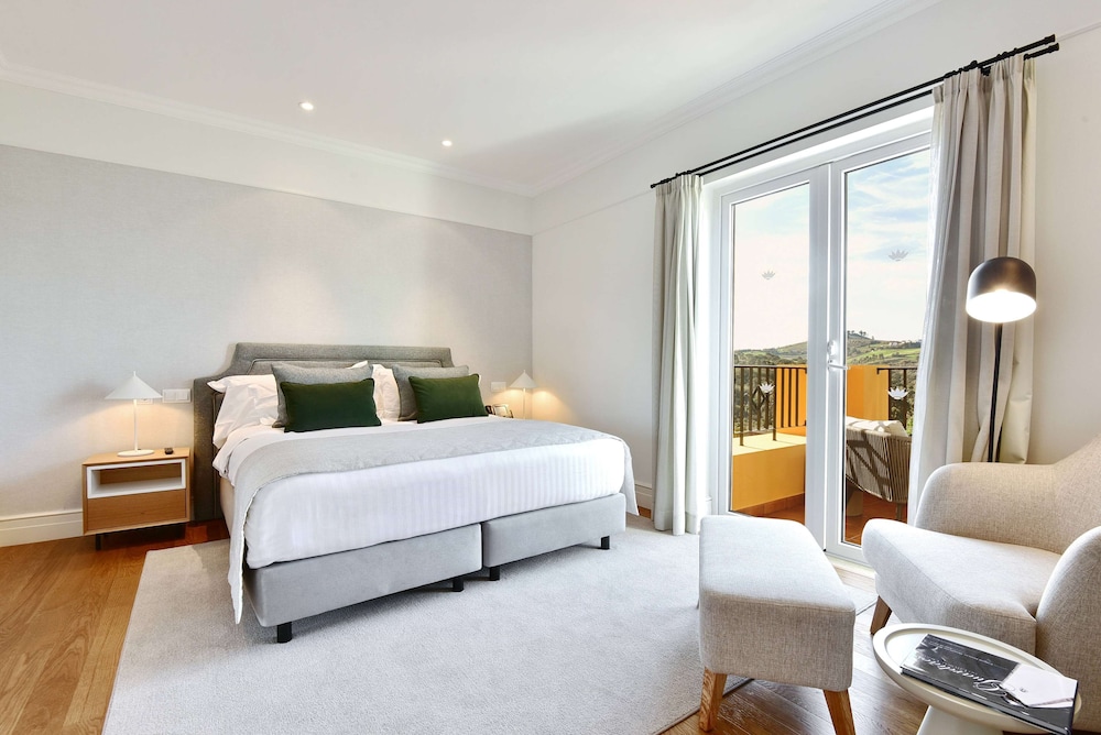 Suite, Golf View - Photo 5