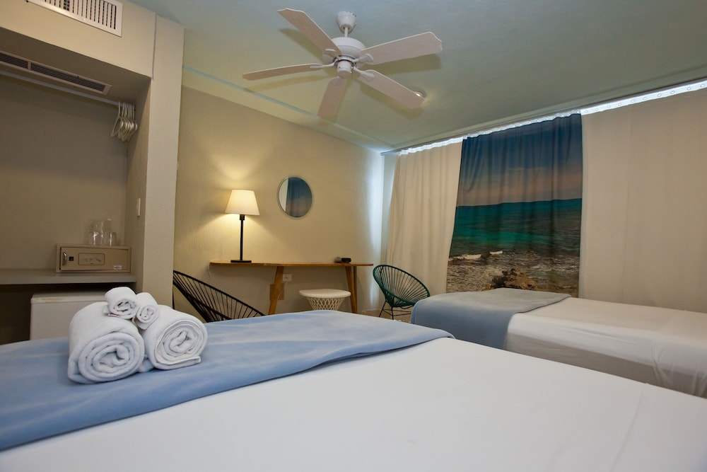 Basic Double Room, Ocean View (Basement level) - Photo 2