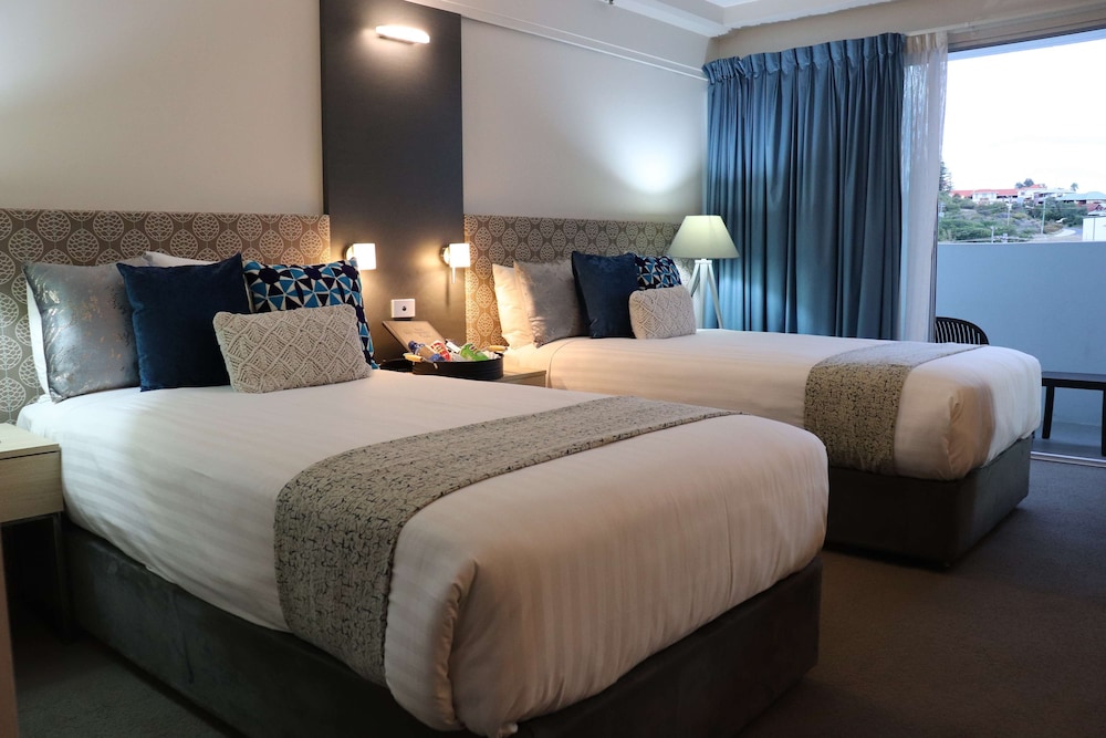 Standard Room, Multiple Beds, Non Smoking, Balcony photo 2