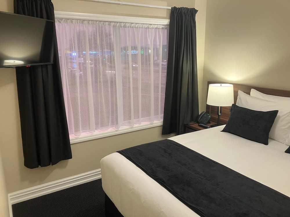 Executive Suite, 1 Queen Bed with Sofa bed, Mezzanine